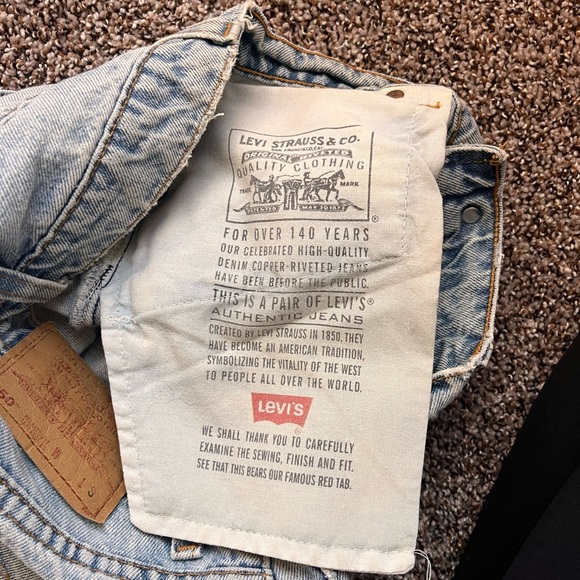 Levi’s High-Rise Light Blue Denim Jean Shorts - Picture 10 of 10